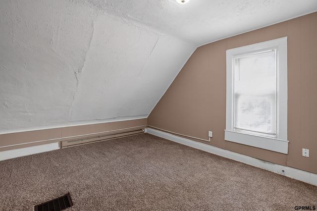 4215 Grant Street, Omaha, NE 68111
