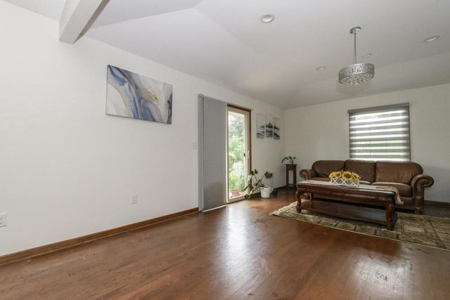 8934 N Lake DRIVE, Bayside, WI 53217