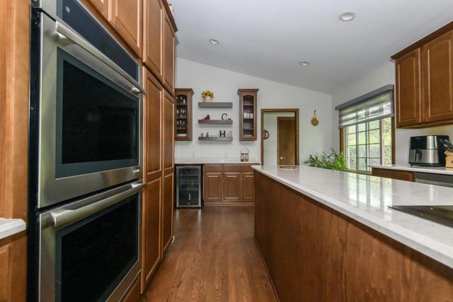 8934 N Lake DRIVE, Bayside, WI 53217