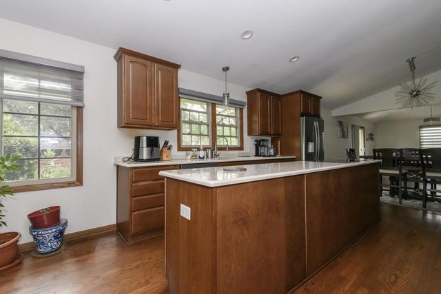 8934 N Lake DRIVE, Bayside, WI 53217