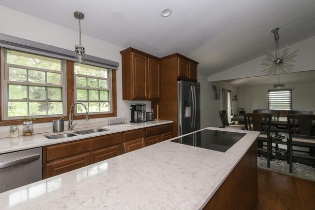 8934 N Lake DRIVE, Bayside, WI 53217