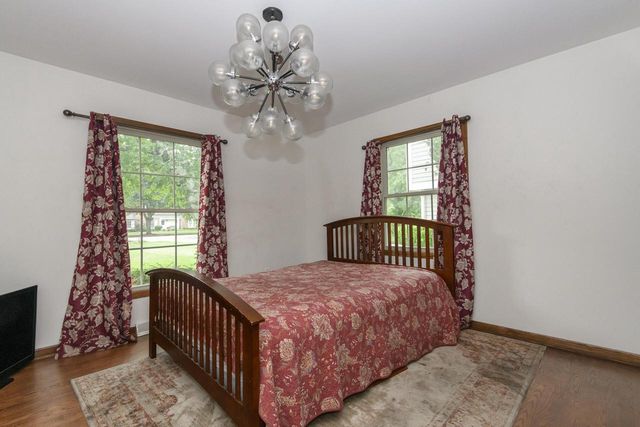 8934 N Lake DRIVE, Bayside, WI 53217