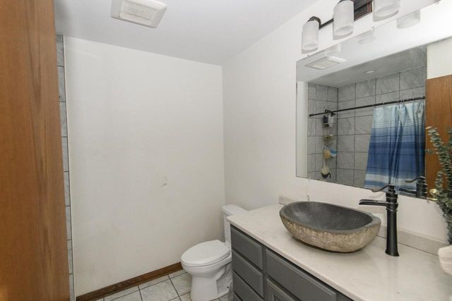 8934 N Lake DRIVE, Bayside, WI 53217