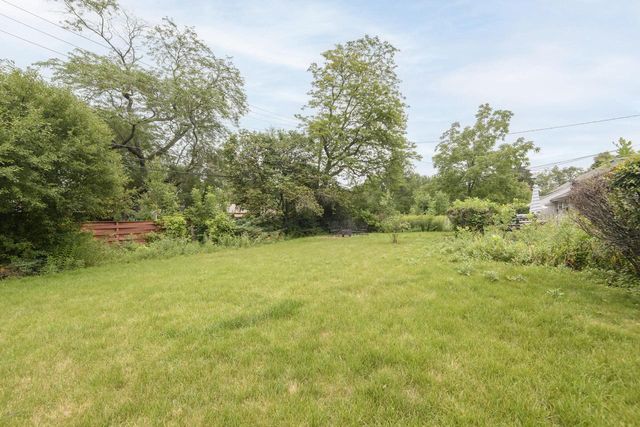 8934 N Lake DRIVE, Bayside, WI 53217