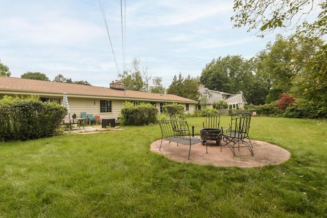 8934 N Lake DRIVE, Bayside, WI 53217