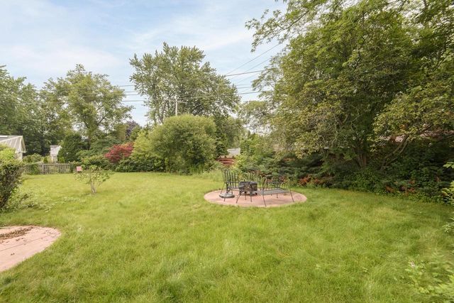 8934 N Lake DRIVE, Bayside, WI 53217