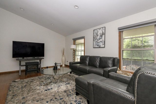 8934 N Lake DRIVE, Bayside, WI 53217