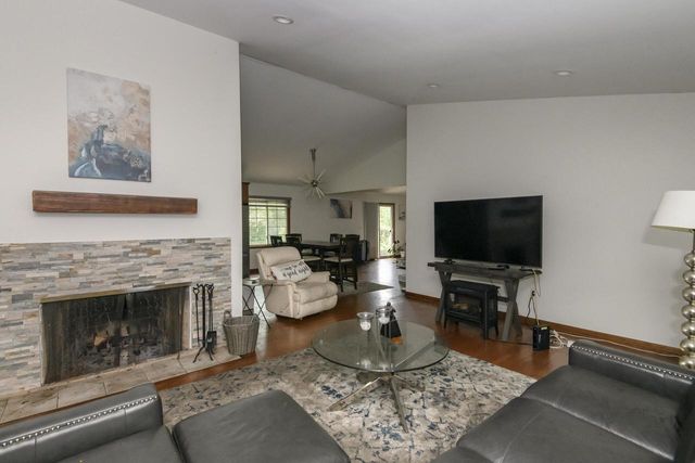 8934 N Lake DRIVE, Bayside, WI 53217