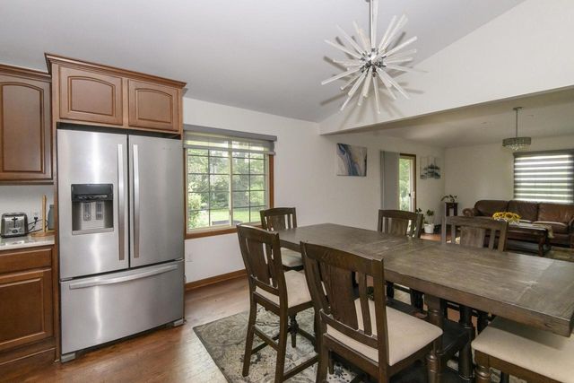 8934 N Lake DRIVE, Bayside, WI 53217