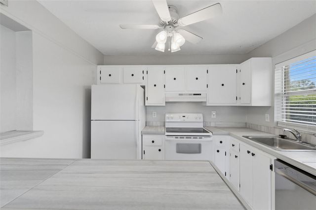 9992 86TH STREET, Seminole, FL 33777