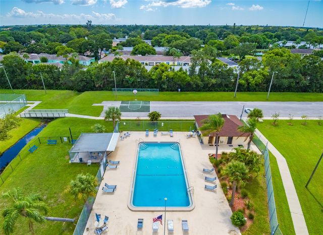 9992 86TH STREET, Seminole, FL 33777