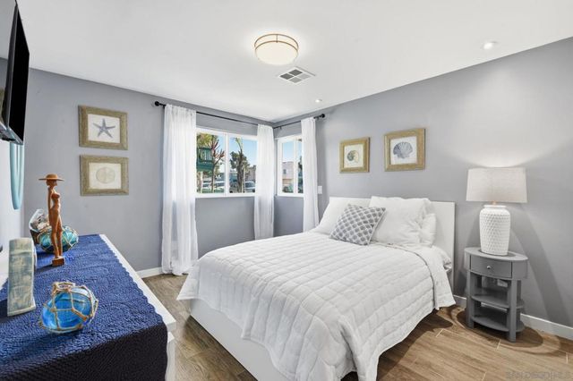 802 Ostend Ct, San Diego, CA 92109