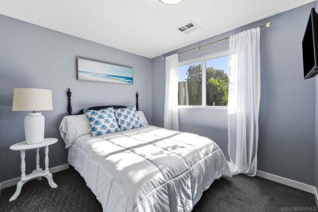 802 Ostend Ct, San Diego, CA 92109