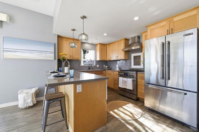 802 Ostend Ct, San Diego, CA 92109