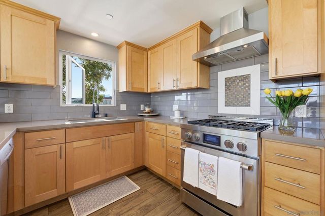 802 Ostend Ct, San Diego, CA 92109