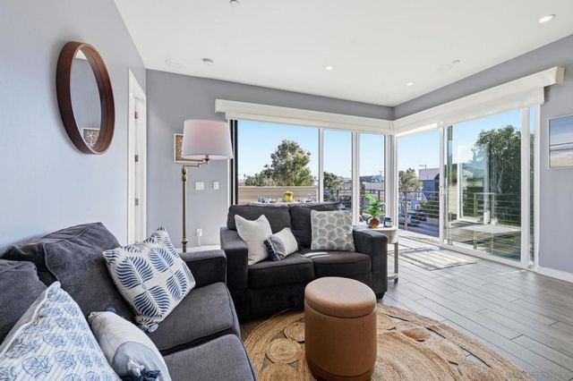 802 Ostend Ct, San Diego, CA 92109