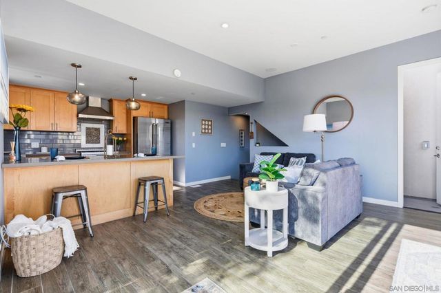 802 Ostend Ct, San Diego, CA 92109