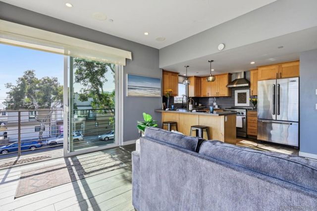 802 Ostend Ct, San Diego, CA 92109