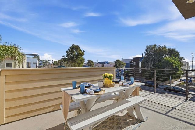802 Ostend Ct, San Diego, CA 92109