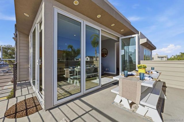 802 Ostend Ct, San Diego, CA 92109