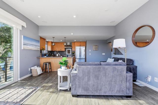 802 Ostend Ct, San Diego, CA 92109