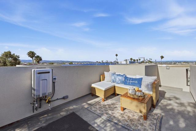 802 Ostend Ct, San Diego, CA 92109