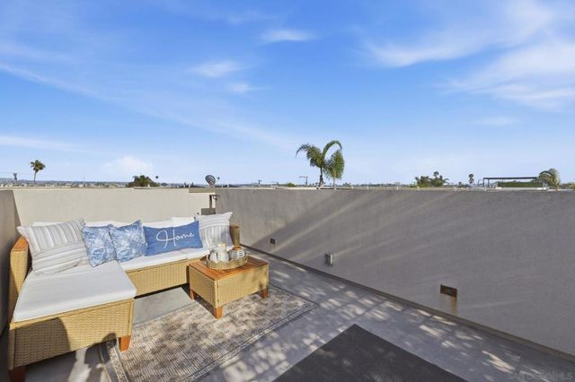 802 Ostend Ct, San Diego, CA 92109
