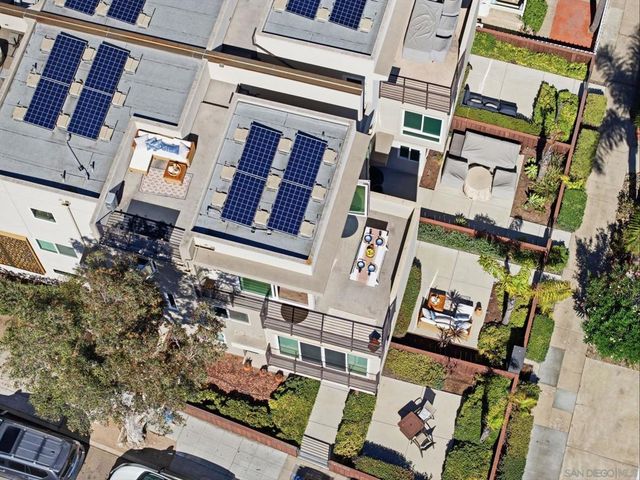 802 Ostend Ct, San Diego, CA 92109