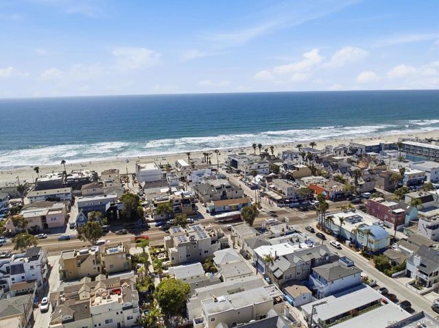 802 Ostend Ct, San Diego, CA 92109