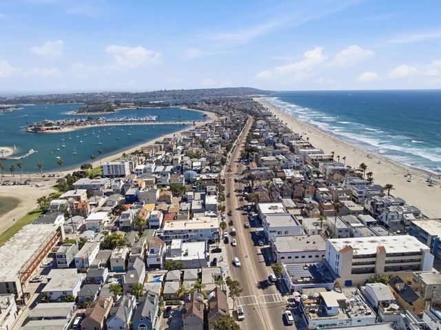 802 Ostend Ct, San Diego, CA 92109