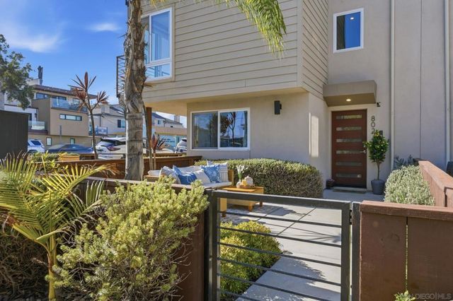 802 Ostend Ct, San Diego, CA 92109