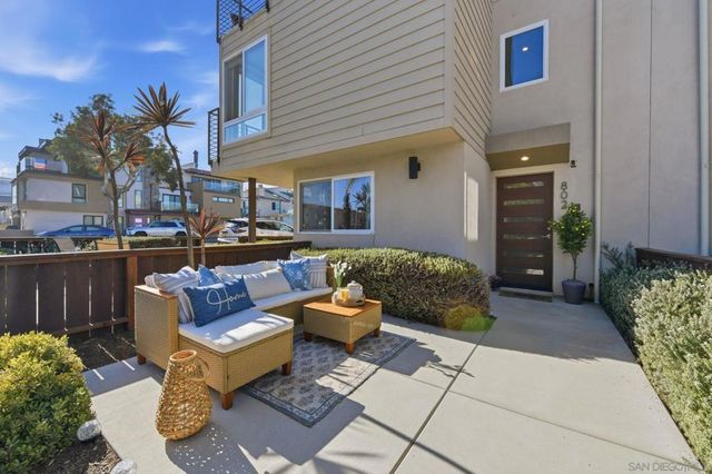 802 Ostend Ct, San Diego, CA 92109