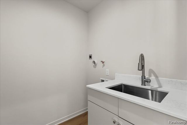 1335 E Cambourne Street, Ferndale, MI 48220