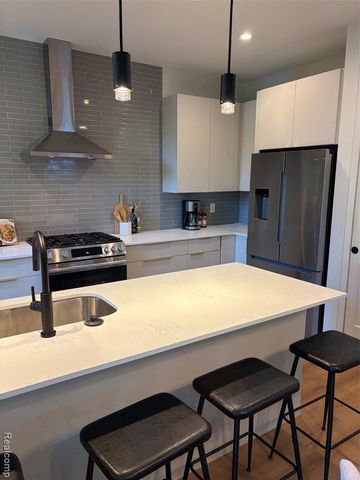 1335 E Cambourne Street, Ferndale, MI 48220