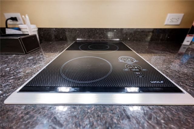 2000 North Fashion Show Drive 1623, Las Vegas, NV 89109