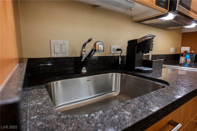 2000 North Fashion Show Drive 1623, Las Vegas, NV 89109