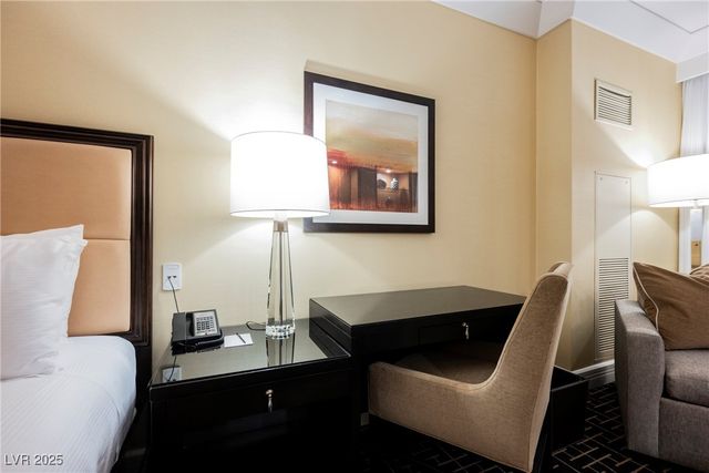 2000 North Fashion Show Drive 1623, Las Vegas, NV 89109