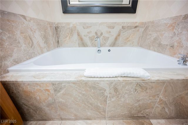 2000 North Fashion Show Drive 1623, Las Vegas, NV 89109