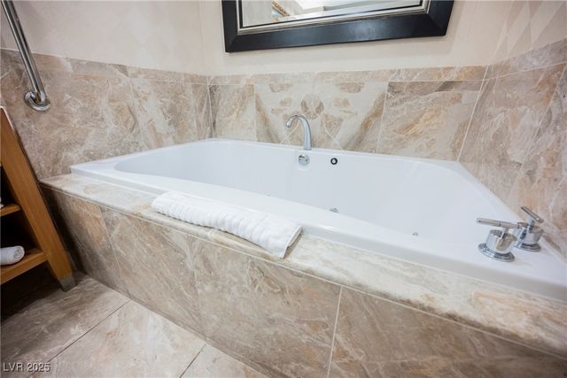 2000 North Fashion Show Drive 1623, Las Vegas, NV 89109