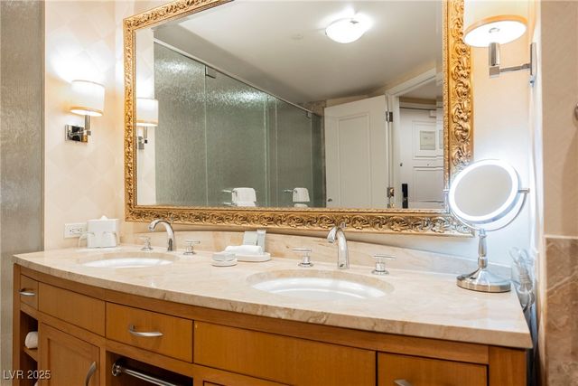 2000 North Fashion Show Drive 1623, Las Vegas, NV 89109