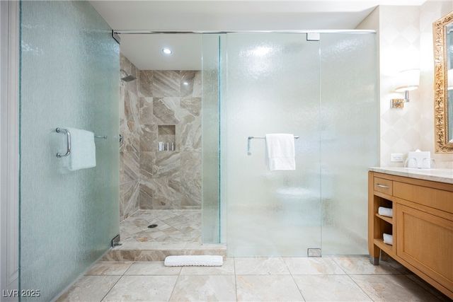 2000 North Fashion Show Drive 1623, Las Vegas, NV 89109