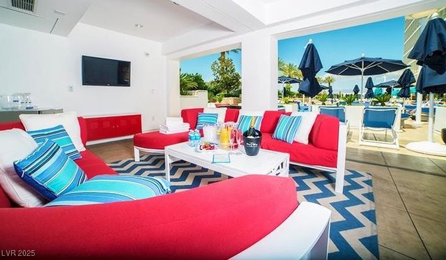 2000 North Fashion Show Drive 1623, Las Vegas, NV 89109