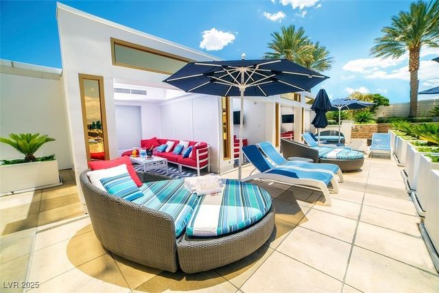 2000 North Fashion Show Drive 1623, Las Vegas, NV 89109