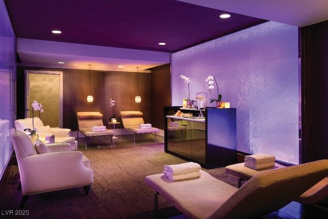 2000 North Fashion Show Drive 1623, Las Vegas, NV 89109