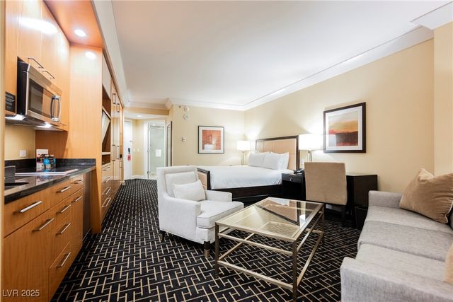 2000 North Fashion Show Drive 1623, Las Vegas, NV 89109