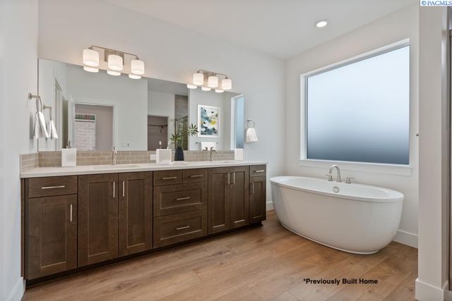 2956 Vistara Way, Richland, WA 99354