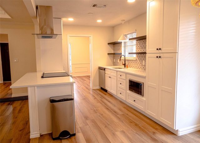 5733 Sage Bloom Drive, Arlington, TX 76017