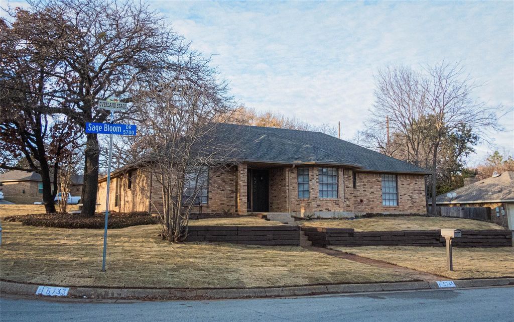5733 Sage Bloom Drive, Arlington, TX 76017