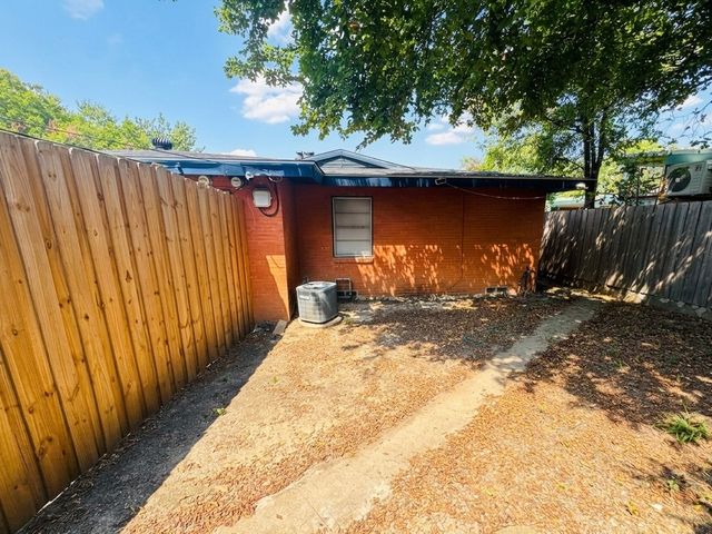 2732 W Jefferson Boulevard, Dallas, TX 75211