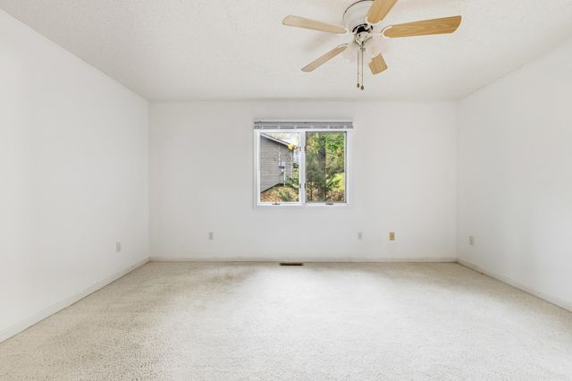 5067 NICKLAUS LN, Mcgaheysville, VA 22840